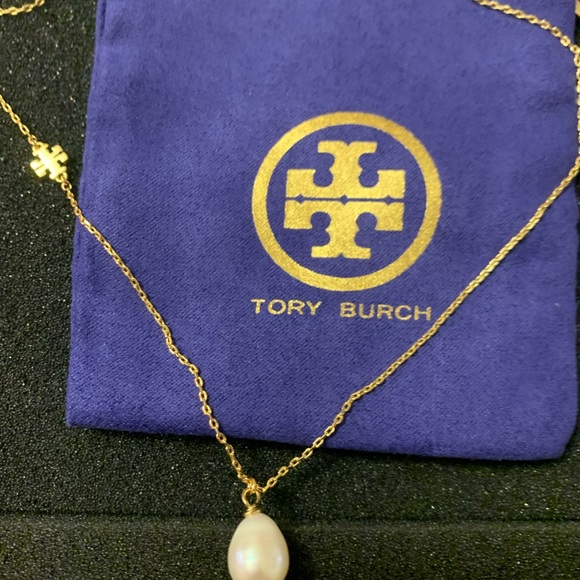 NEW TORY BURCH SHORT PEARL NECKLACE - Picture 4 of 7